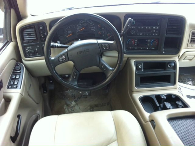 GMC Yukon 2005 photo 1