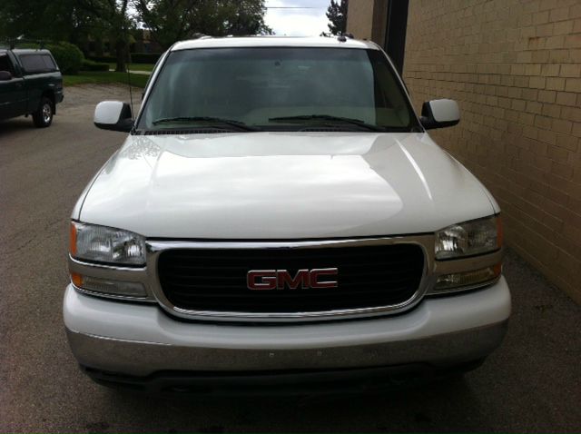 GMC Yukon 2005 photo 2