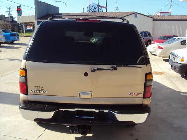 GMC Yukon 2005 photo 4