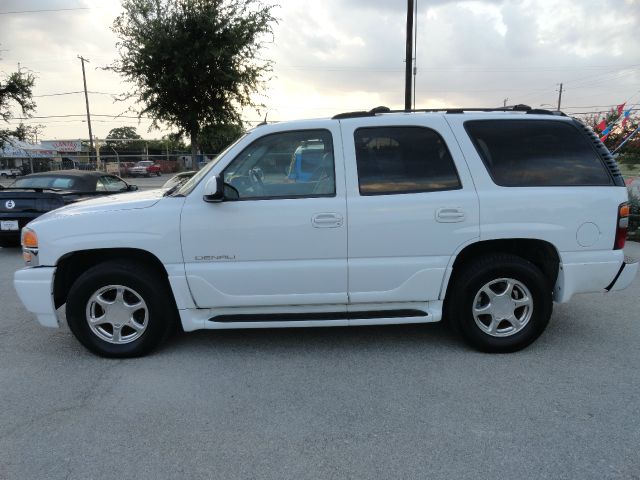 GMC Yukon 2005 photo 2