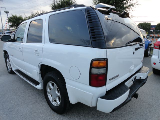 GMC Yukon 2005 photo 3