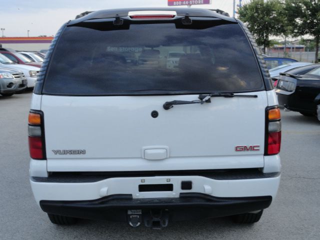 GMC Yukon 2005 photo 4