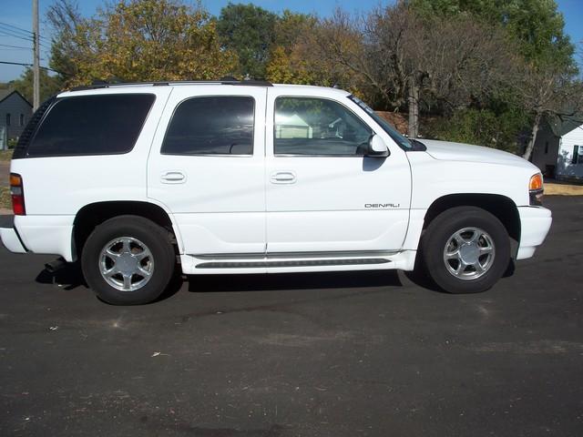 GMC Yukon 2005 photo 2