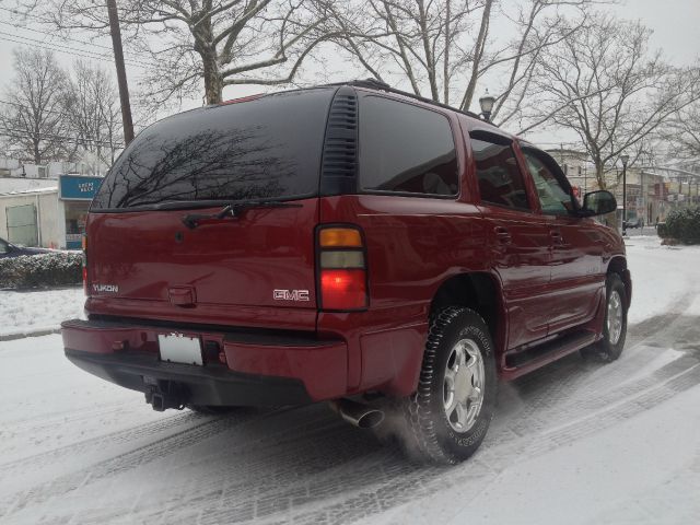 GMC Yukon 2005 photo 1