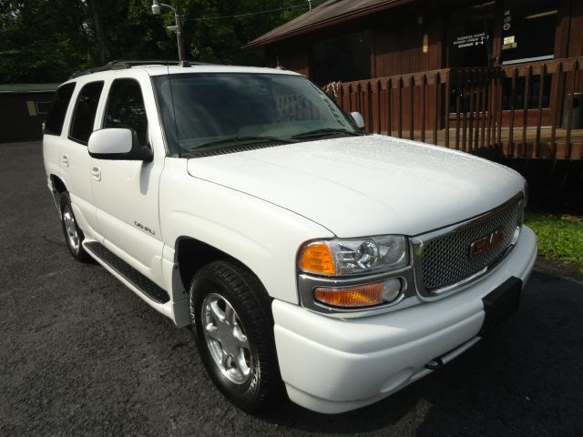 GMC Yukon 2005 photo 1