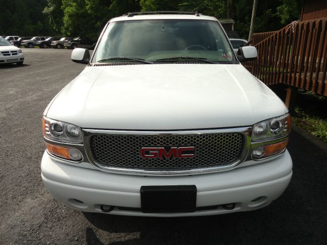 GMC Yukon 2005 photo 2