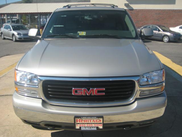 GMC Yukon 2005 photo 2