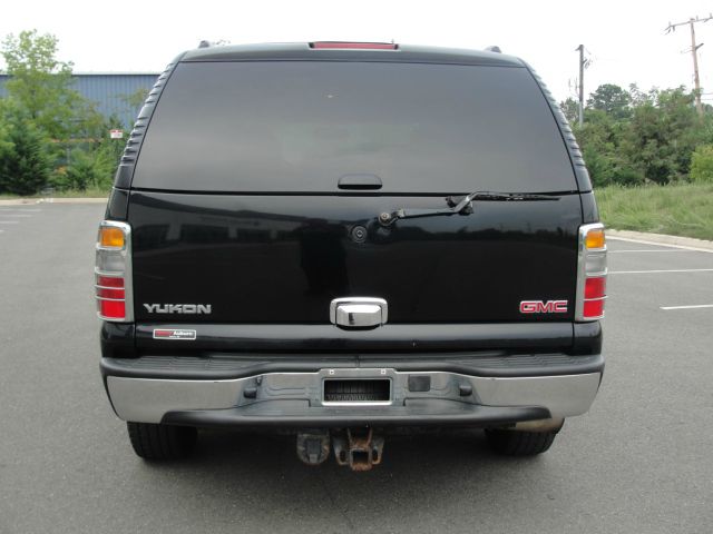 GMC Yukon 2005 photo 2