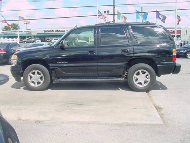 GMC Yukon 2005 photo 2