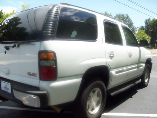 GMC Yukon 2005 photo 2