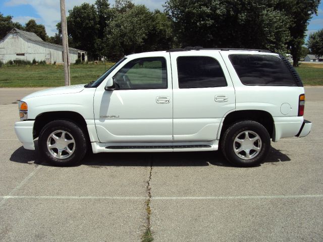 GMC Yukon 2005 photo 2