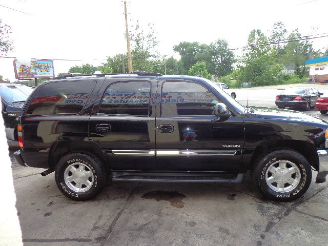 GMC Yukon 2005 photo 2