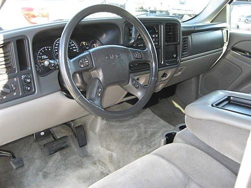 GMC Yukon 2005 photo 2