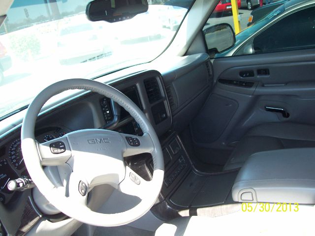 GMC Yukon 2005 photo 1