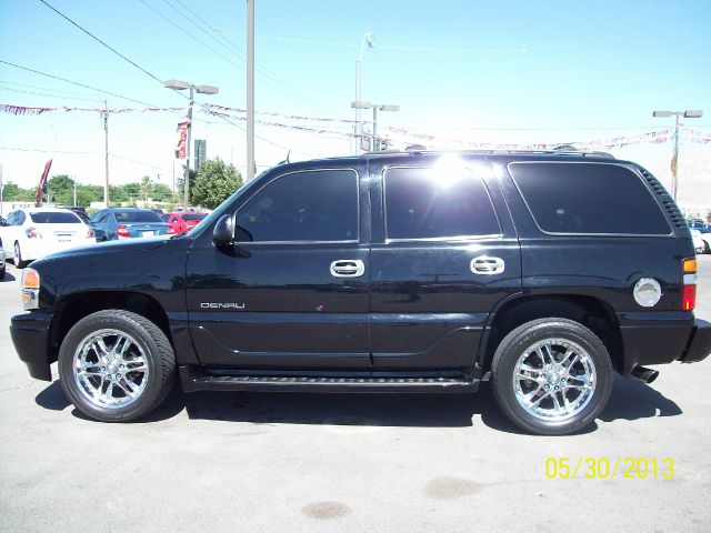 GMC Yukon 2005 photo 2