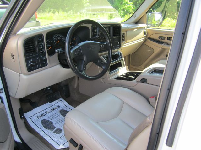 GMC Yukon 2005 photo 3