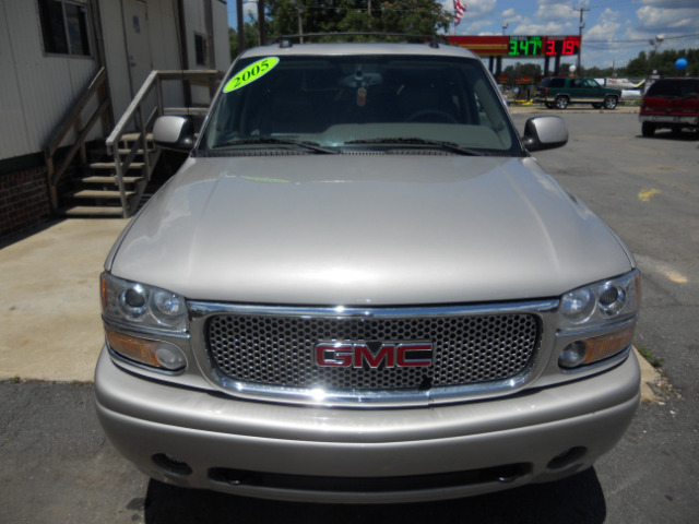 GMC Yukon 2005 photo 1