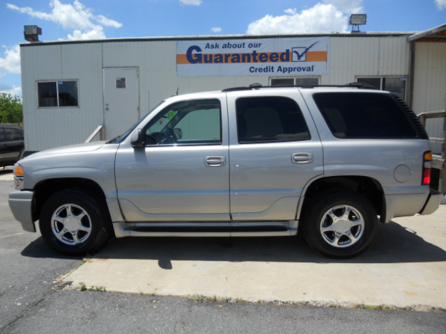 GMC Yukon 2005 photo 2