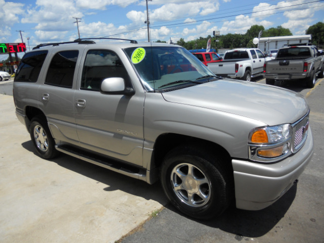 GMC Yukon 2005 photo 4