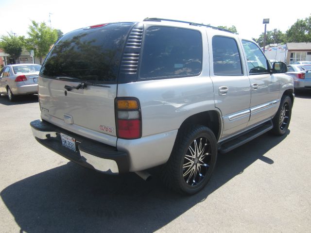 GMC Yukon 2005 photo 1