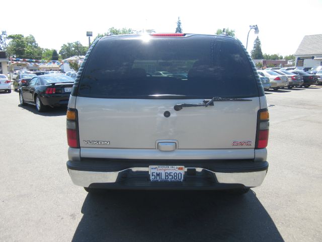 GMC Yukon 2005 photo 9