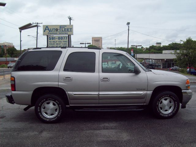 GMC Yukon 2005 photo 2