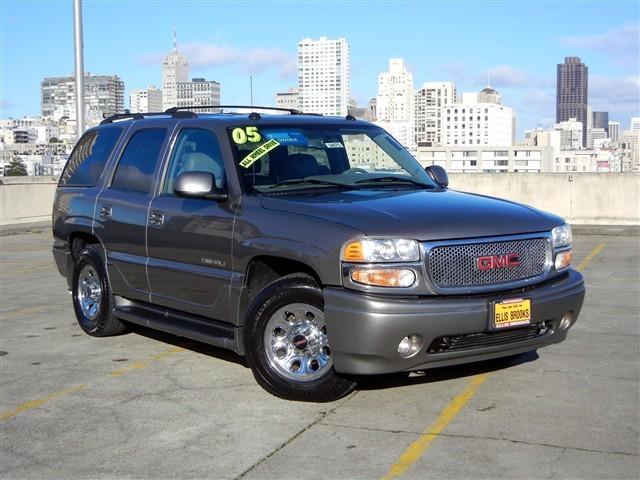 GMC Yukon 2005 photo 2