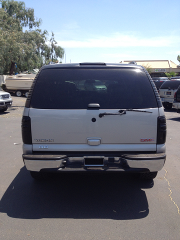 GMC Yukon 2005 photo 2