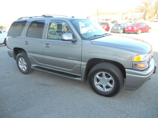 GMC Yukon 2005 photo 2