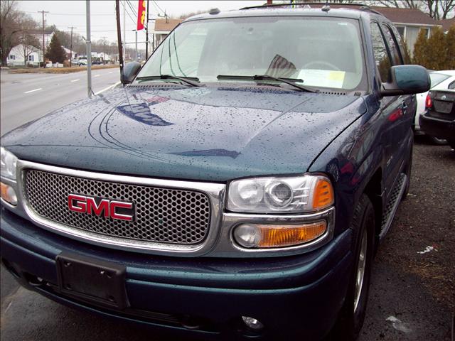 GMC Yukon 2005 photo 2