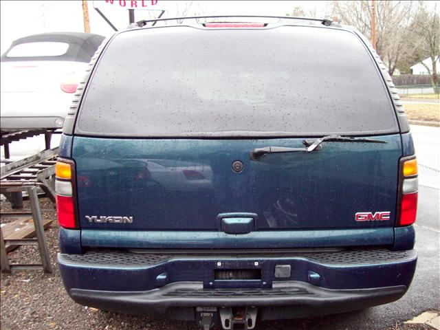 GMC Yukon 2005 photo 3