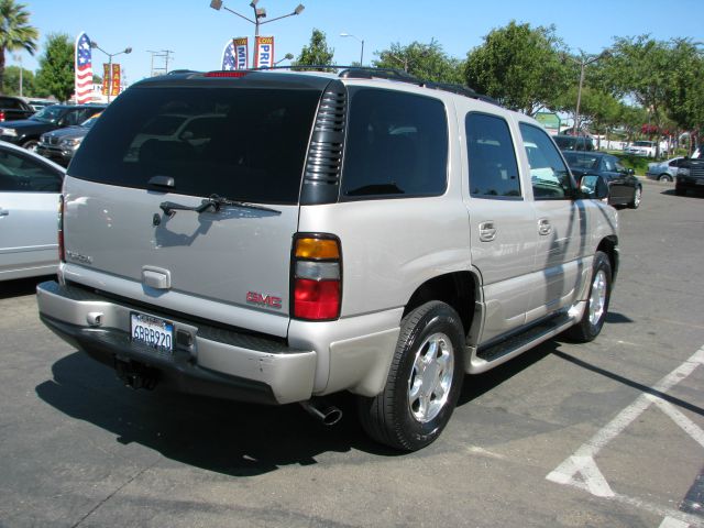 GMC Yukon 2005 photo 2