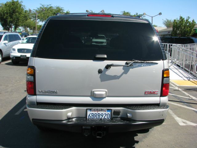 GMC Yukon 2005 photo 3