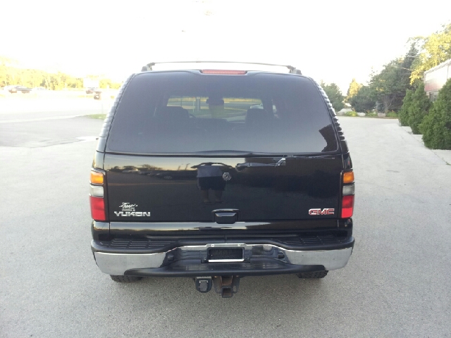 GMC Yukon 2005 photo 2