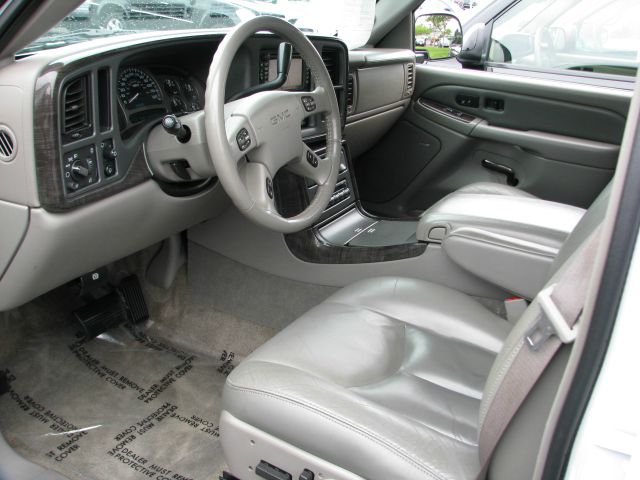 GMC Yukon 2005 photo 13