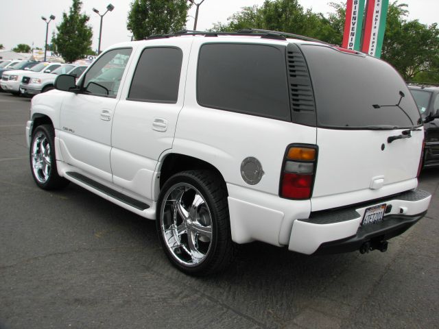 GMC Yukon 2005 photo 18