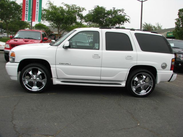 GMC Yukon 2005 photo 19