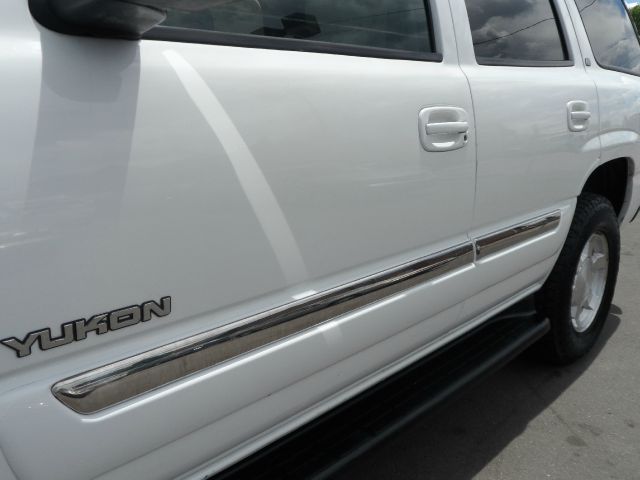 GMC Yukon 2005 photo 4