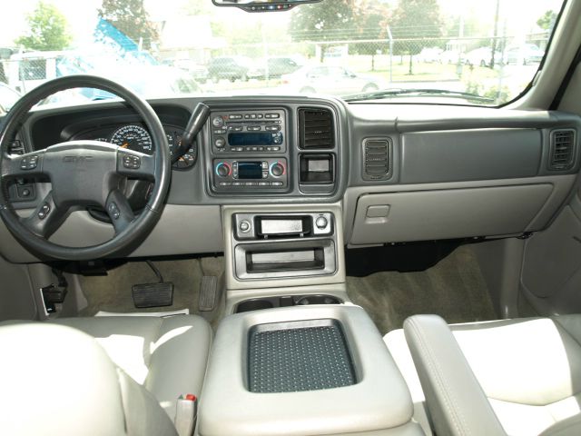 GMC Yukon 2005 photo 28