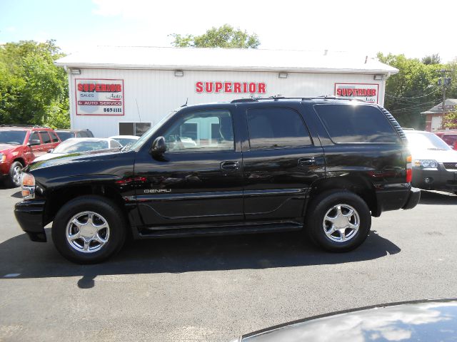 GMC Yukon 2005 photo 2