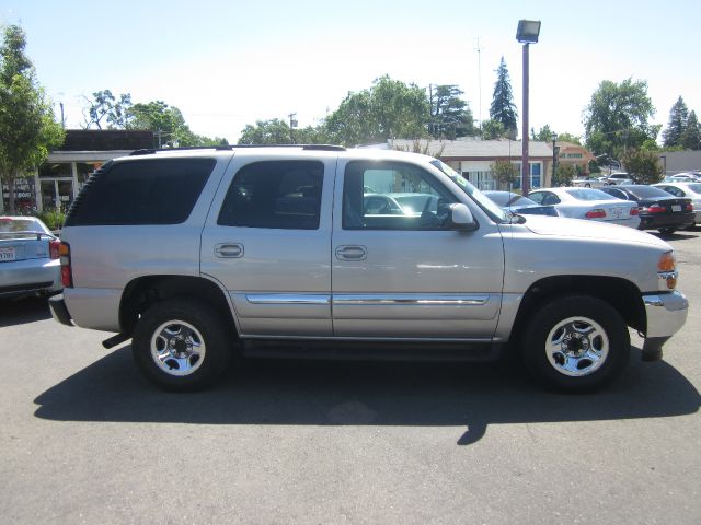 GMC Yukon 2005 photo 2