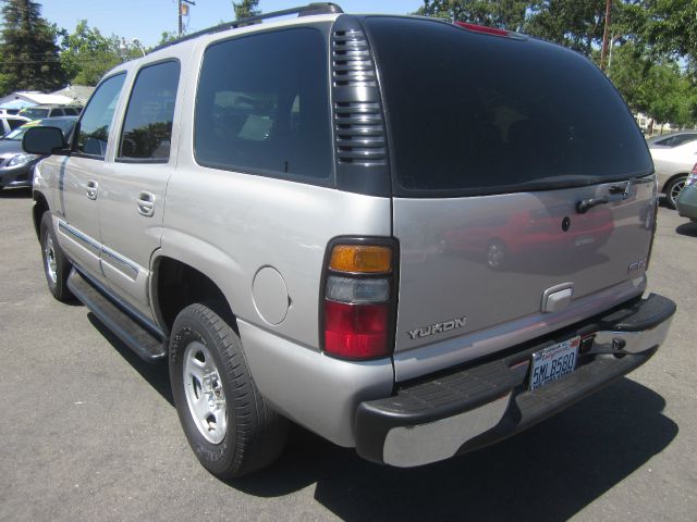 GMC Yukon 2005 photo 9