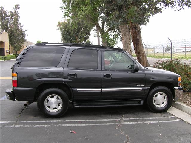 GMC Yukon 2005 photo 1