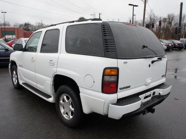 GMC Yukon 2005 photo 2