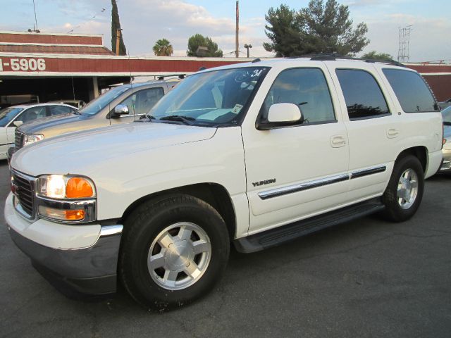 GMC Yukon 2005 photo 2