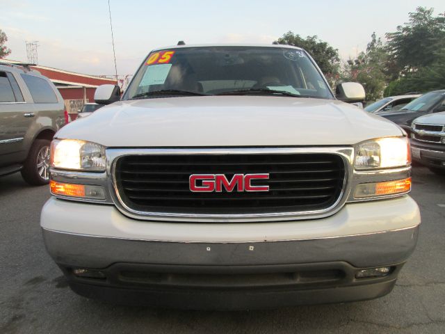 GMC Yukon 2005 photo 3