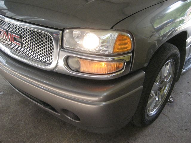 GMC Yukon 2005 photo 16