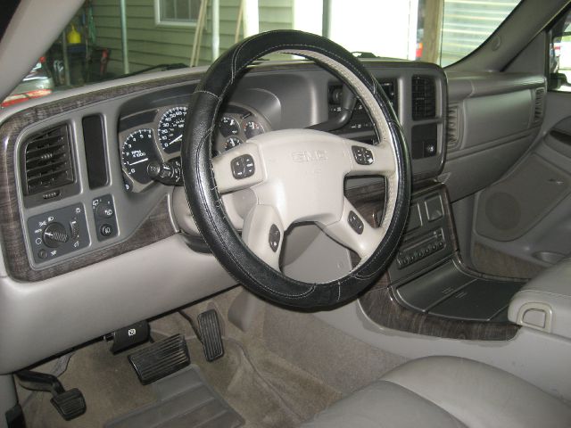 GMC Yukon 2005 photo 9