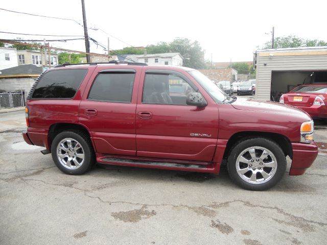 GMC Yukon 2006 photo 2