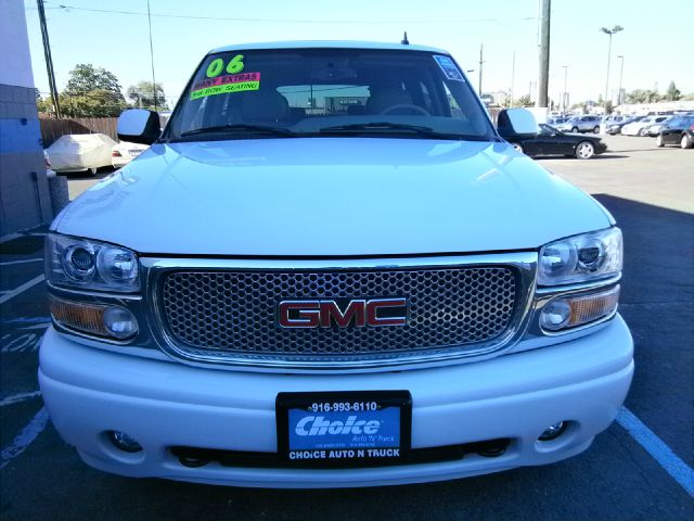 GMC Yukon 2006 photo 2